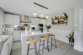 Luxury New Home with Gym & Hot Tub near Sefton Park & City Centre